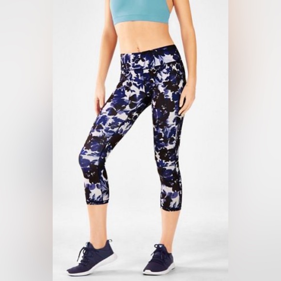Fabletics Mid Rise Pureluxe Crop Leggings. Women’s XL Athletic Floral Capris. - Picture 2 of 6